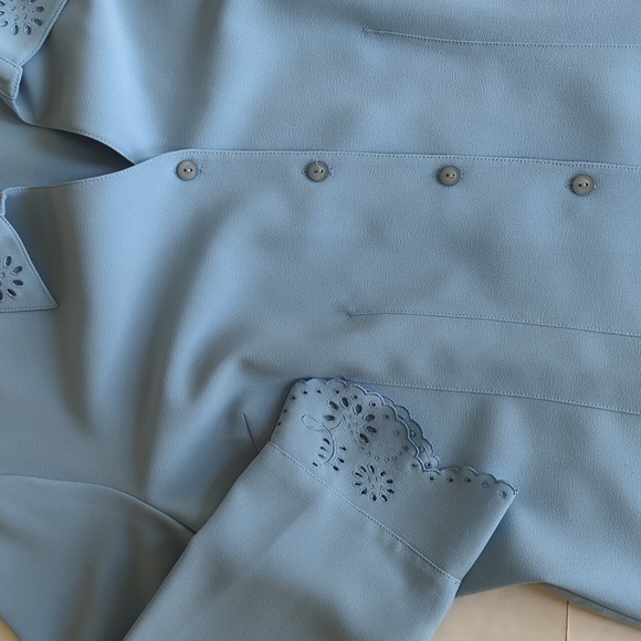Covington Floral Embroidered Button Down Blouse LARGE 14-16 Blue Eyelet Trim - Picture 6 of 15